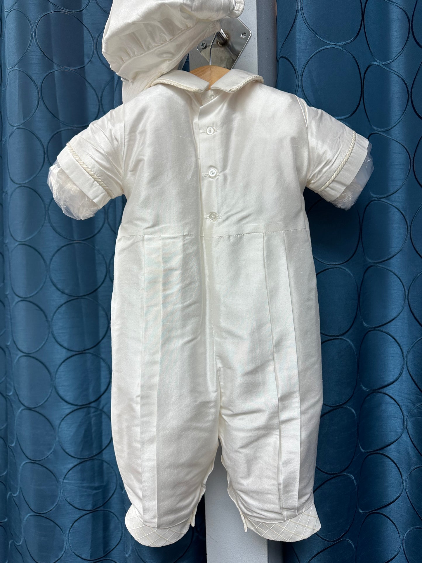 Faviano by Piccolo Bacio boys silk outfit